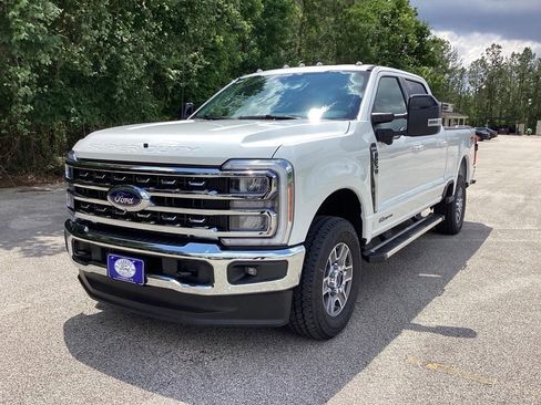 New 2025 Ford F250 Lariat w/ FX4 Off-Road Package image 3