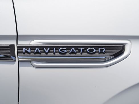 Used 2023 Lincoln Navigator L Reserve RWD image 16