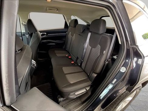 Used 2025 Kia Sorento LX FWD image 16
