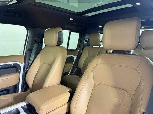 Used 2025 Land Rover Defender 130 X-Dynamic SE AWD/4WD image 6