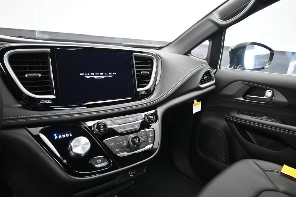New 2027 Chrysler Pacifica Select w/ Family Tech Group FWD image 16