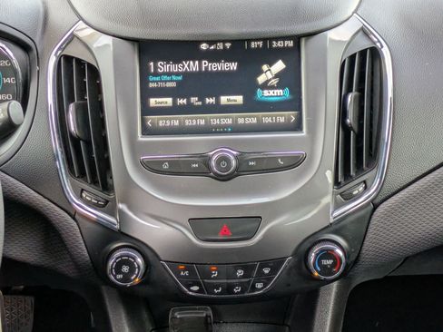 Used 2018 Chevrolet Cruze LT w/ RS Package image 18