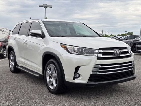 Used 2019 Toyota Highlander Limited FWD image 3