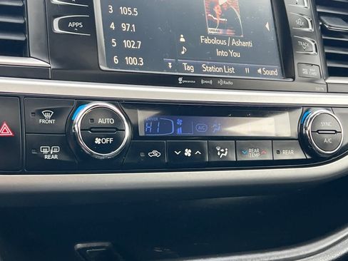 Used 2017 Toyota Highlander SE image 25