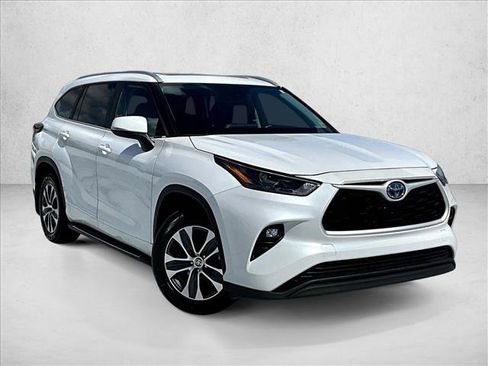 Used 2024 Toyota Highlander XLE image 12