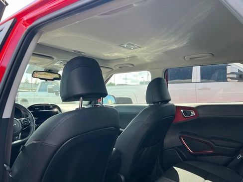 Certified 2025 Kia Soul GT-Line w/ GT-Line Technology Package FWD image 11