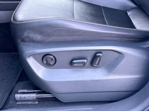 Used 2021 Volkswagen Tiguan SE image 12