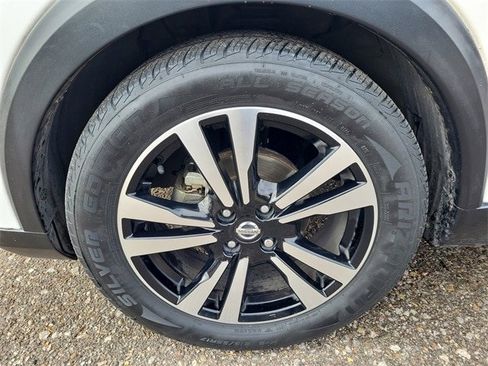 Used 2018 Nissan Kicks SV image 33