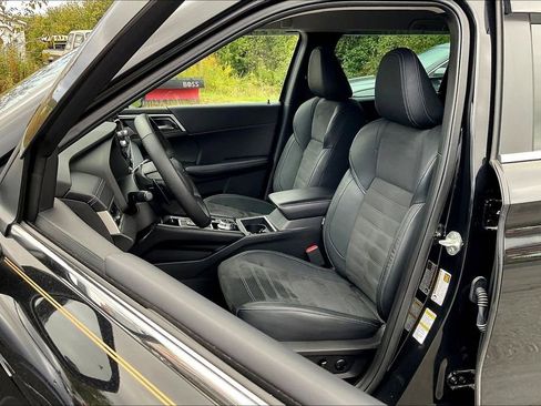 Used 2023 Mitsubishi Outlander SE image 23