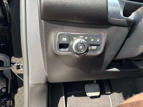 Used 2023 Mercedes-Benz GLB 250 image 28