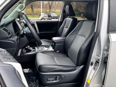 Used 2022 Toyota 4Runner SR5 Premium w/ Moonroof Package image 8