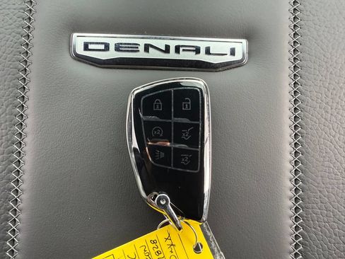 Used 2025 GMC Yukon Denali w/ Sun & Power Step Package AWD/4WD image 45