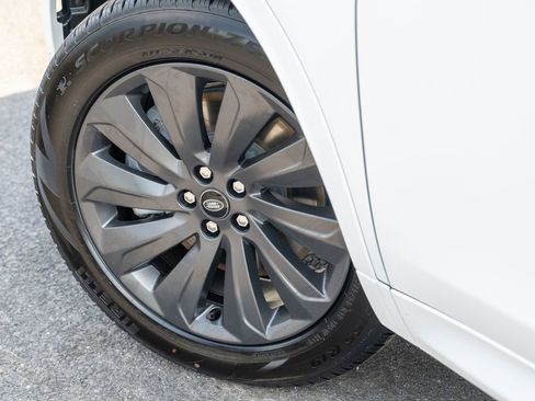 New 2025 Land Rover Discovery Sport S image 9