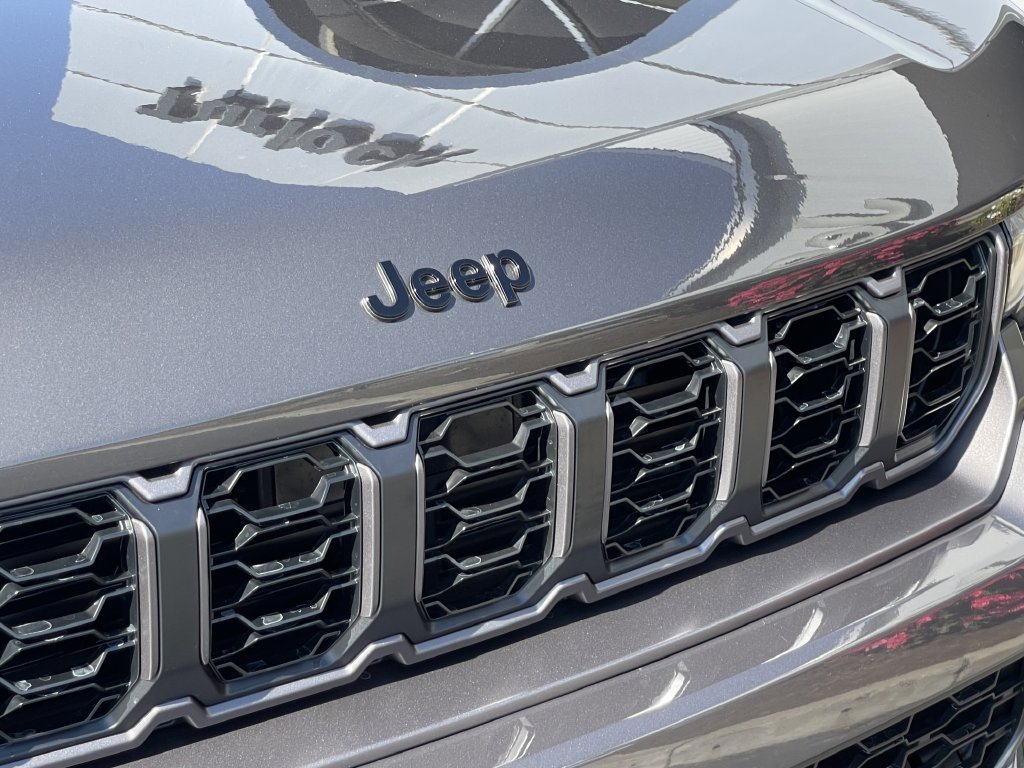 New 2026 Jeep Grand Cherokee Limited w/ Limited Altitude Package AWD/4WD image 8