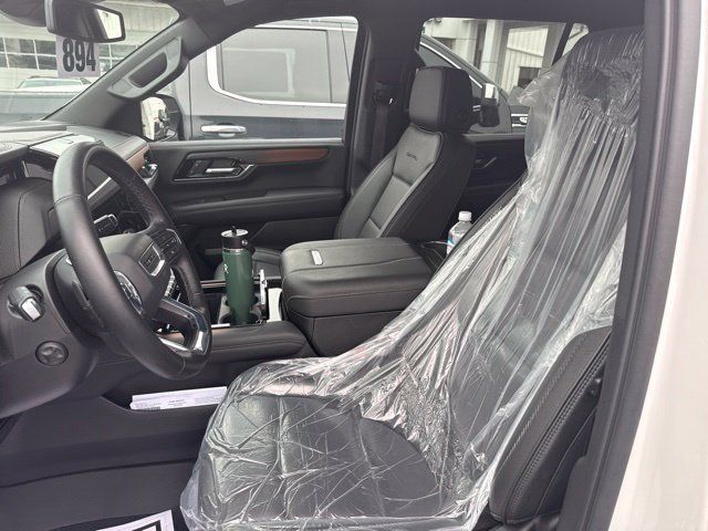 Used 2025 GMC Yukon Denali w/ LPO, Floor Liner Package AWD/4WD image 33