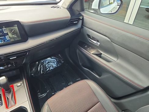 Used 2025 Nissan Kicks SR FWD image 14