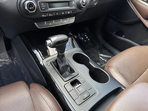 Used 2019 Kia Sorento SX image 22