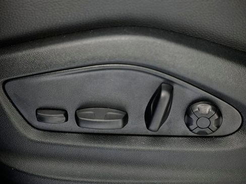 Certified 2025 Porsche Cayenne AWD/4WD image 24