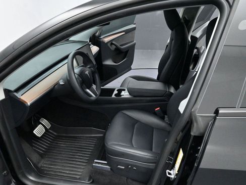 Used 2024 Tesla Model Y Performance image 12