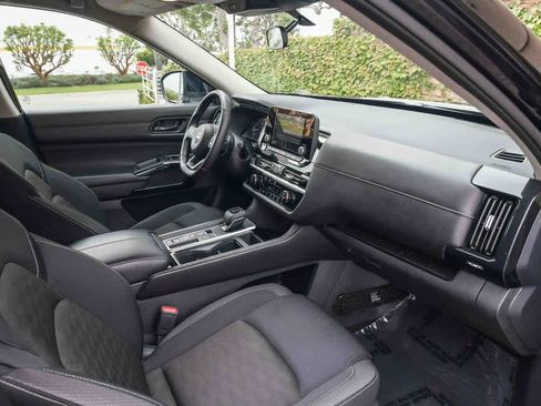 Used 2024 Nissan Pathfinder SV w/ SV Premium Package FWD image 16