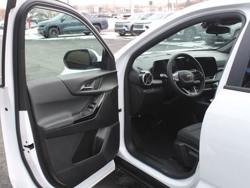 New 2026 Chevrolet Equinox LT image 8