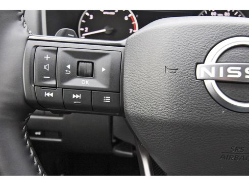 Certified 2025 Nissan Rogue SV image 18