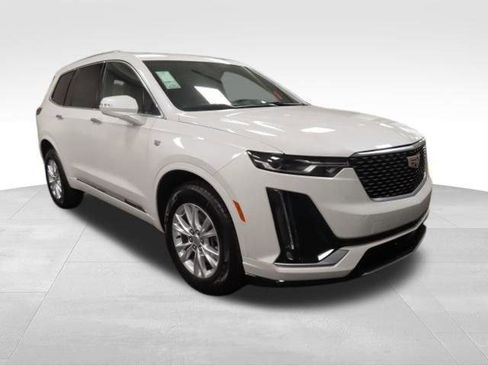 New 2025 Cadillac XT6 Luxury image 8