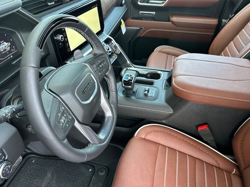 Used 2025 GMC Sierra 1500 Denali Ultimate image 9