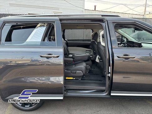 Used 2024 Kia Carnival SX image 20