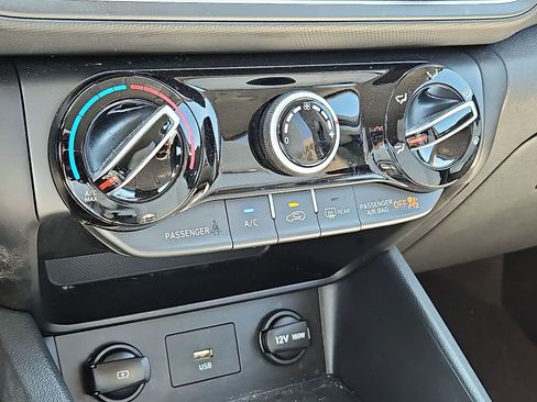 Used 2023 Hyundai Kona SEL FWD image 23