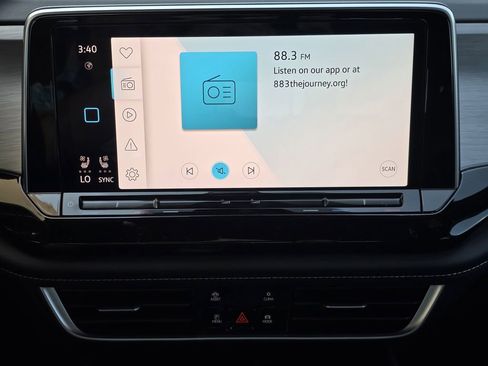 New 2026 Volkswagen Atlas Cross Sport SE FWD image 13