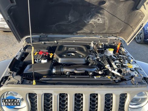 Used 2022 Jeep Wrangler Unlimited Sahara w/ Cold Weather Group image 11