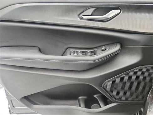 New 2025 Jeep Grand Cherokee L Altitude image 32