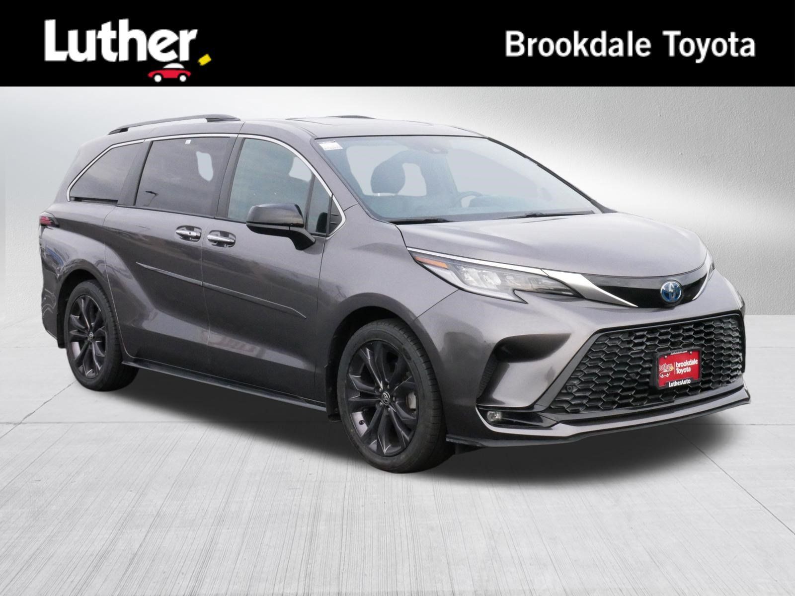 Certified 2022 Toyota Sienna XSE FWD image 1