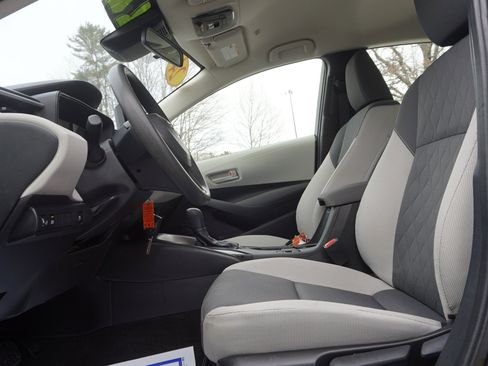 Used 2024 Toyota Corolla LE image 12