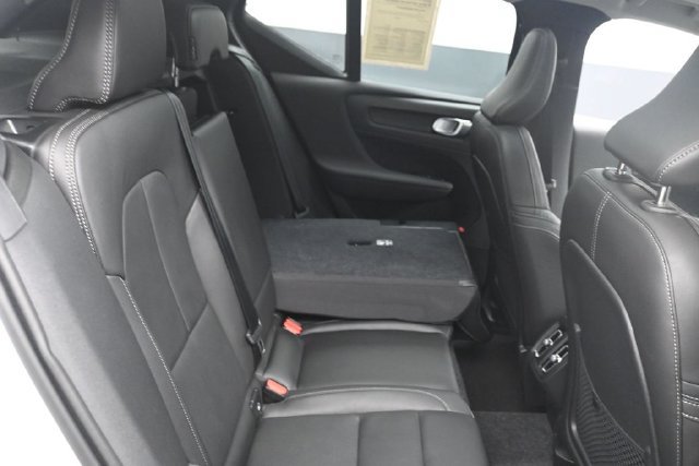 Used 2025 Volvo XC40 B5 Ultra AWD/4WD image 27