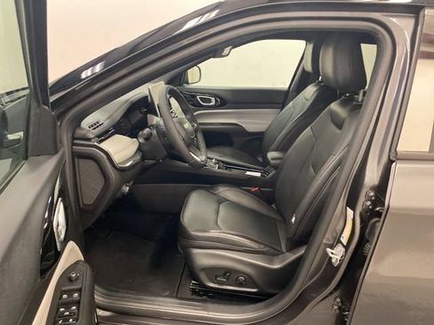 Used 2023 Jeep Compass Limited w/ Sun and Sound Group AWD/4WD image 9
