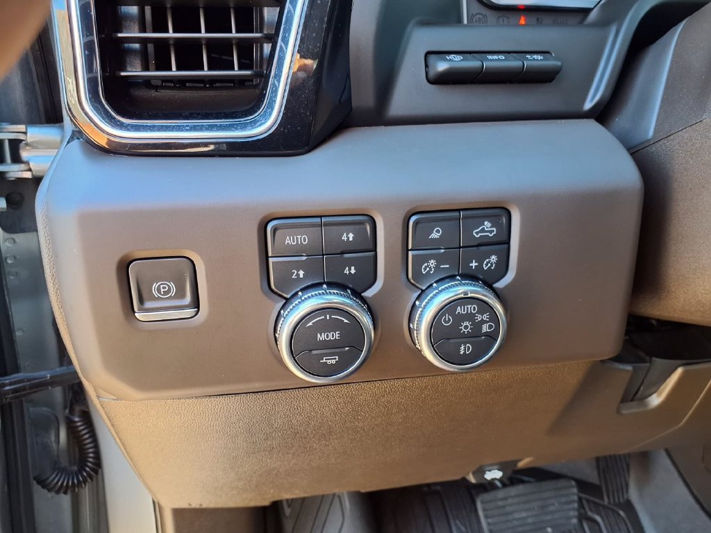 Used 2024 GMC Sierra 3500 Denali w/ Denali Reserve Package AWD/4WD image 17
