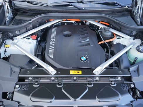 Used 2026 BMW X5 xDrive50e w/ Premium Package image 22