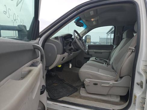 Used 2013 Chevrolet Silverado 2500 LT w/ Interior Plus Package AWD/4WD image 9