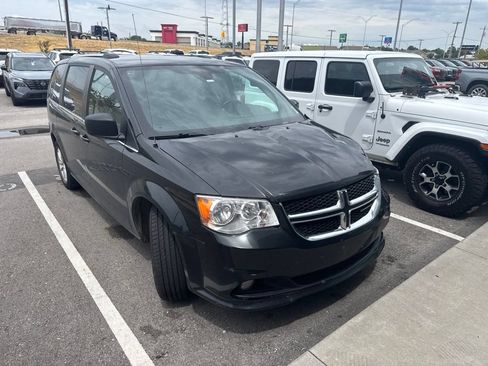 Used 2019 Dodge Grand Caravan SXT FWD image 3