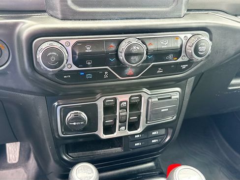Used 2023 Jeep Wrangler Unlimited AWD/4WD image 17