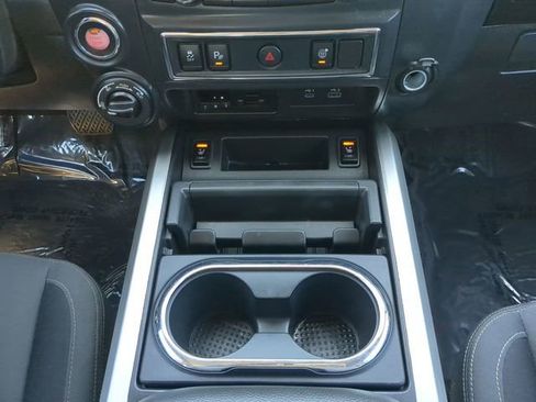 Used 2024 Nissan Titan SV w/ SV Convenience Package AWD/4WD image 21