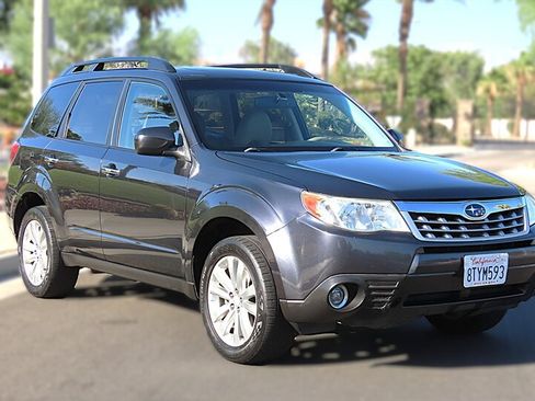 Used 2013 Subaru Forester 2.5X Premium w/ All-Weather Plus Pkg AWD/4WD image 3