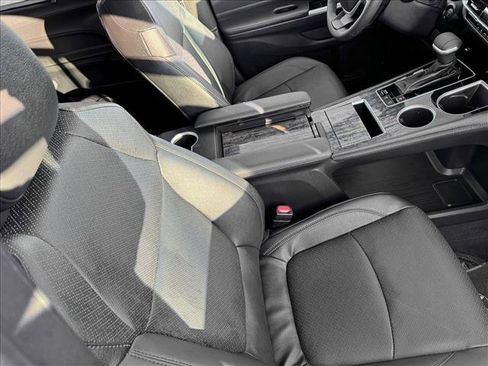 Used 2025 Toyota Sienna Platinum image 20