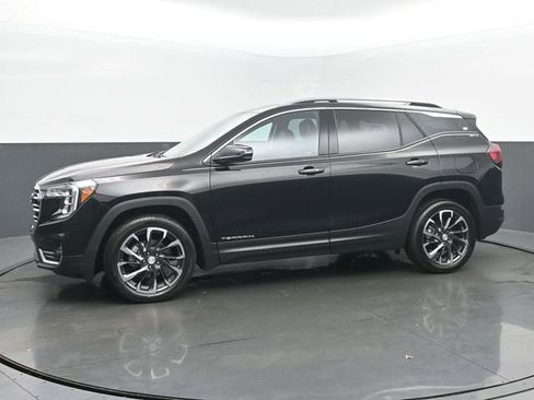 Used 2024 GMC Terrain SLT FWD image 2