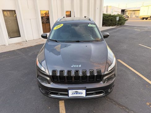 Used 2018 Jeep Cherokee Limited image 10