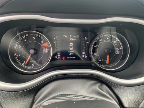 Used 2018 Jeep Cherokee Latitude Plus w/ Cold Weather Group AWD/4WD image 14