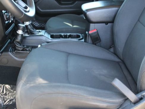 Used 2022 Jeep Wrangler Unlimited Sport AWD/4WD image 31