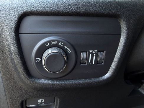 New 2025 Jeep Grand Cherokee Altitude image 18